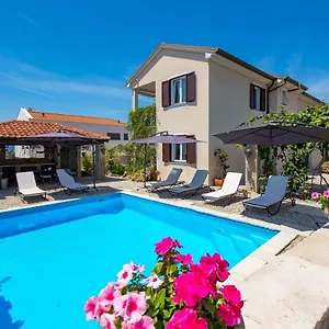 Apartments Bugenvila Brzac Brzac